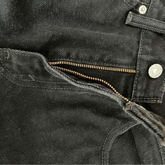 NEW … Black LEVI’S 505 was washed but never worn - Picture 4 of 4
